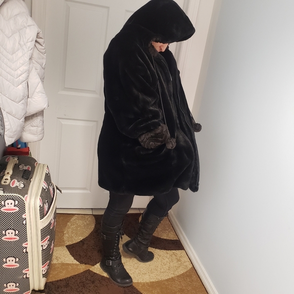 Furrrocious Faux Fur Coat - Picture 6 of 10